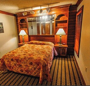 2 bedrooms, in-room safe, desk, iron/ironing board