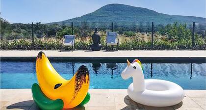 Beautiful home in Méjannes-le-Clap