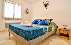 8 bedrooms, travel cot, free WiFi, bed sheets