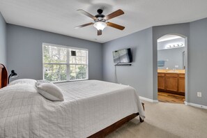 3 slaapkamers, een bureau, een strijkplank/strijkijzer, gratis wifi