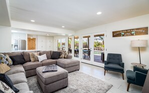 Televisión, chimenea, videojuegos y tenis de mesa 