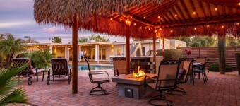 Pickleball in Paradise- 6 bedrooms, pool, spa, arcade, putting green & sports/pickleball/volleyball!