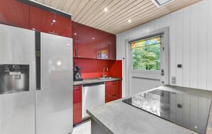 ثلاجة، فرن، غسالة أطباق، ماكينة لصنع القهوة/الشاي