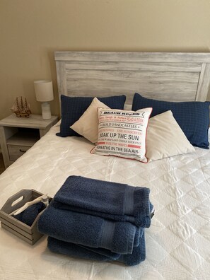 3 bedrooms, desk, iron/ironing board, free WiFi