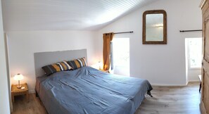 3 bedrooms, iron/ironing board, travel cot, free WiFi