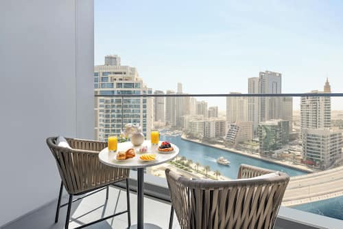 Deluxe Marina City View Room with Balcony | Italienische Bettbezüge von Frette, hochwertige Bettwaren