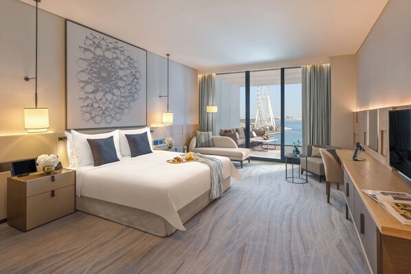 Club One Bedroom Executive Sea View Suite | Frette Italian sheets, premium bedding, down comforters, minibar - Address Beach Resort (Dubai)