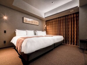 Een bureau, geluiddichte muren, gratis wifi, beddengoed