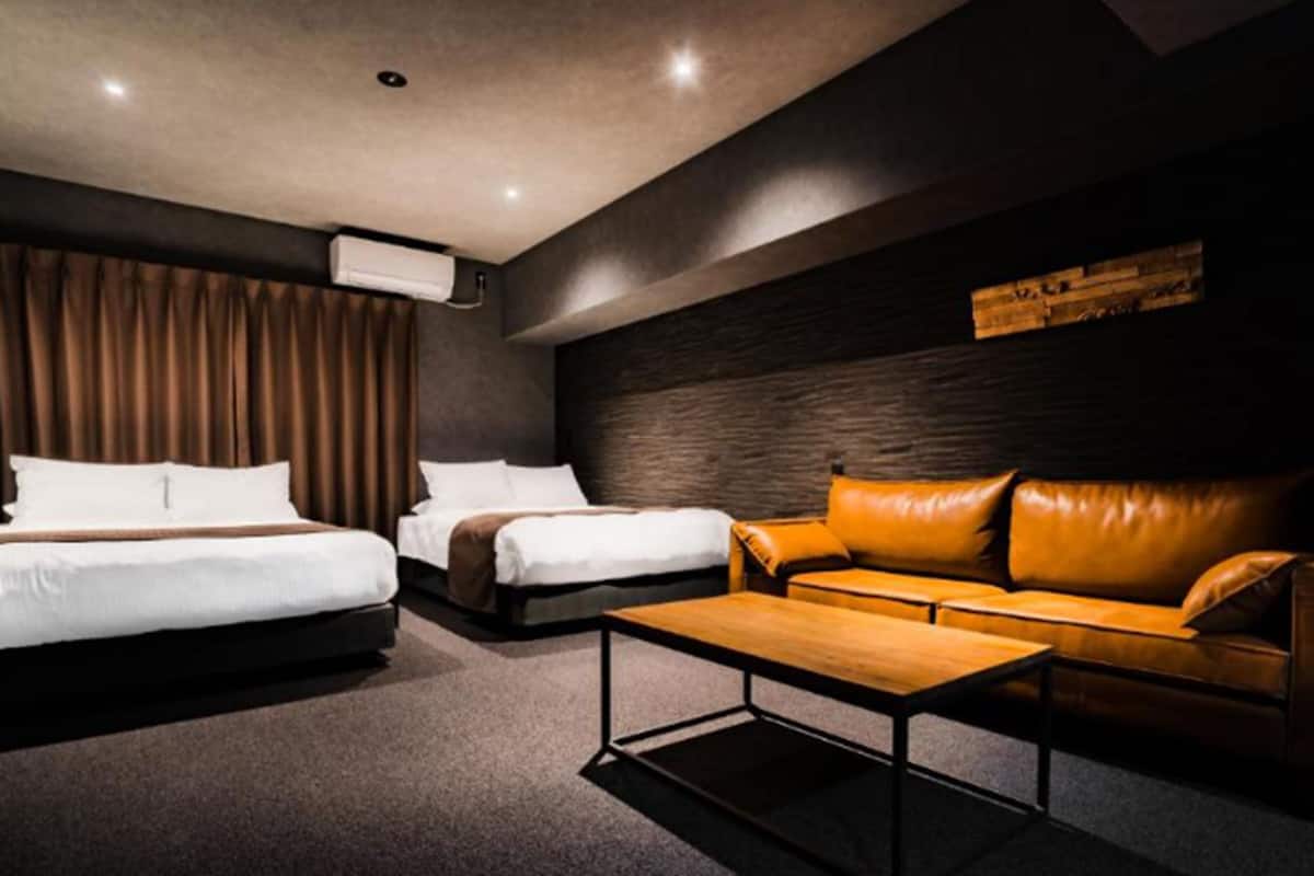 2 bedrooms, desk, soundproofing, free WiFi