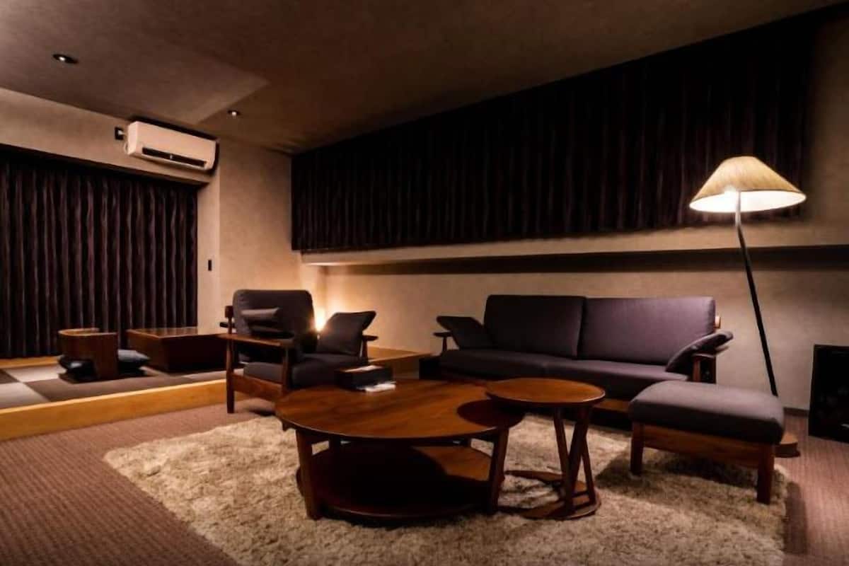 2 bedrooms, desk, soundproofing, free WiFi
