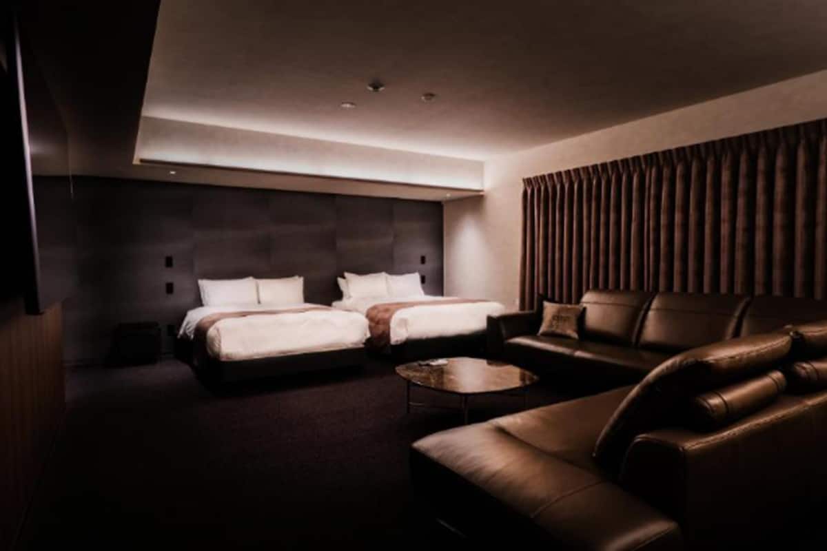 2 bedrooms, desk, soundproofing, free WiFi