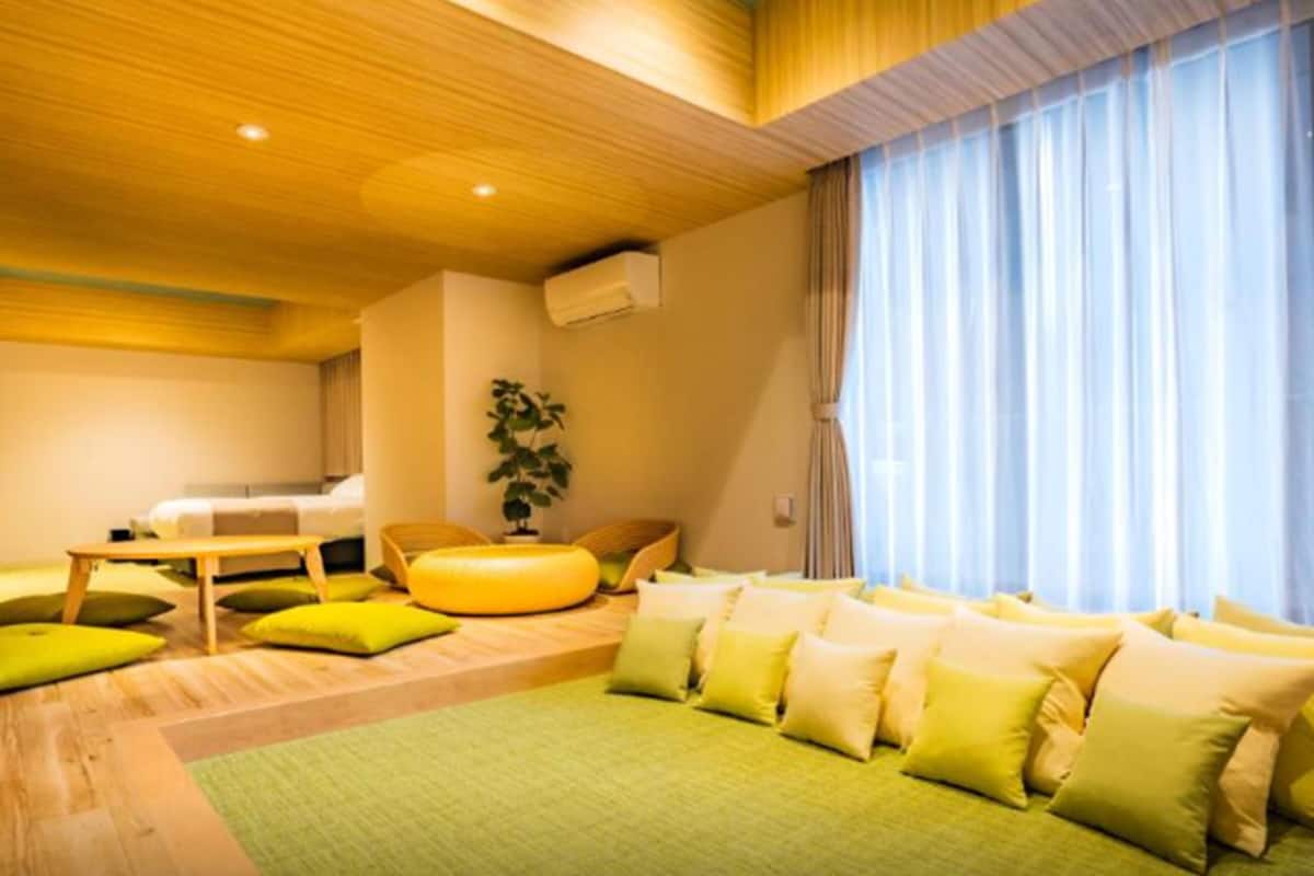 2 bedrooms, desk, soundproofing, free WiFi