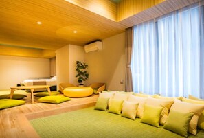 Room | Desk, soundproofing, free WiFi, bed sheets - Randor Hotel Namba Osaka Suites (Osaka)