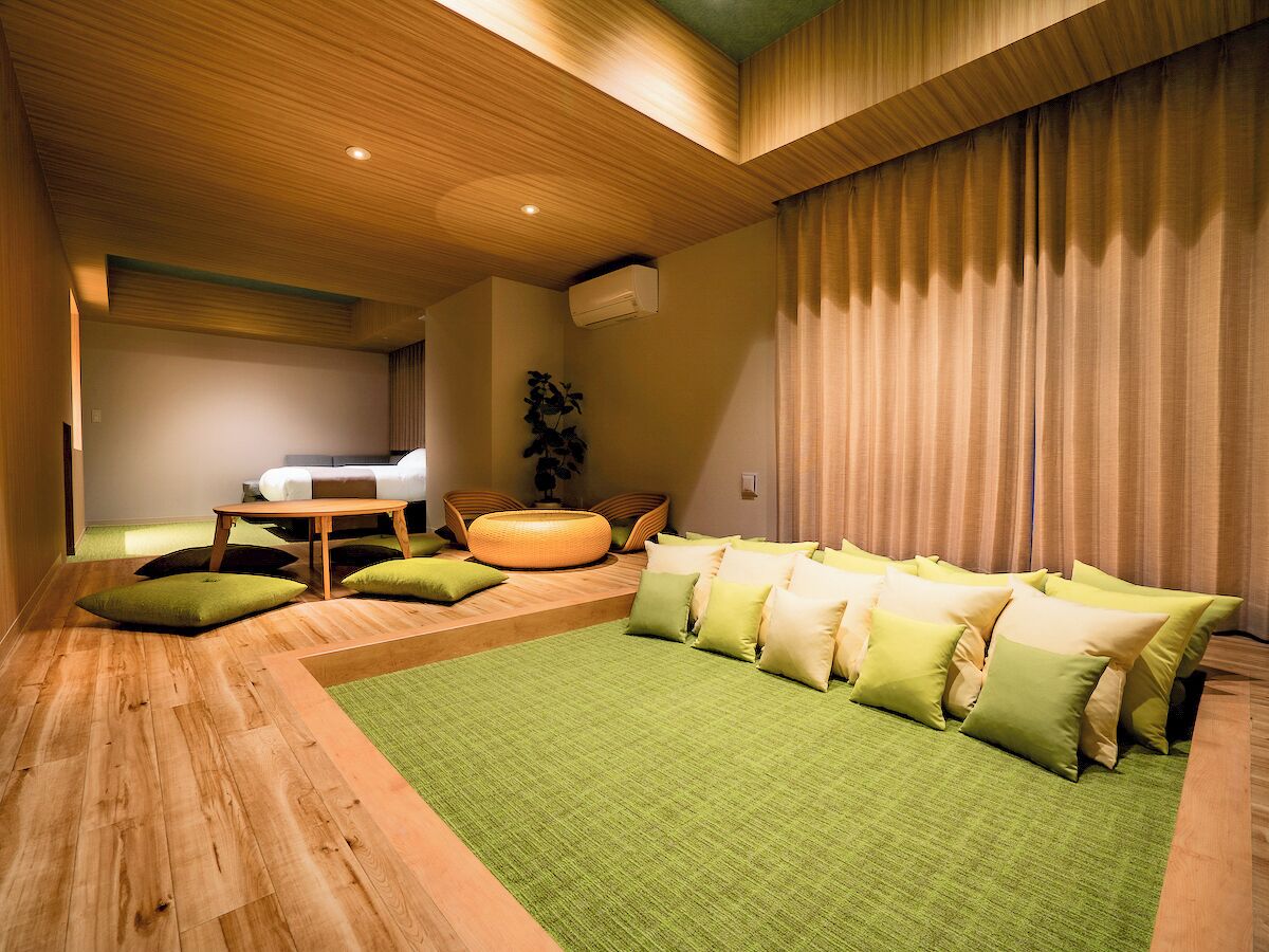 Room | Living area | Flat-screen TV