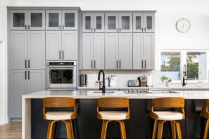 Fridge, microwave, oven, stovetop - The Laurel of Phoenix (Phoenix)