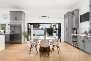 Fridge, microwave, oven, stovetop - The Laurel of Phoenix (Phoenix)