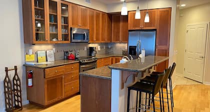 Ultra Modern Condo located in the Heart of Yachats! Walk to everything!