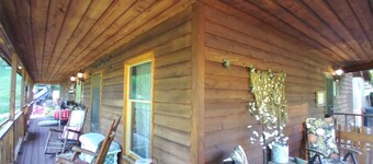 4 br/2full bath. Always flexible check-in, with late check-out.
HOT TUB