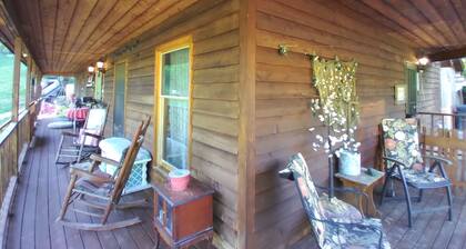 4 br/2full bath. Always flexible check-in, with late check-out.
HOT TUB