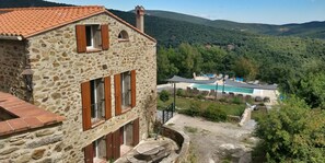 Exterior - Can Poujol, enjoying the sun with friends and family in a peaceful setting  (Taulis)