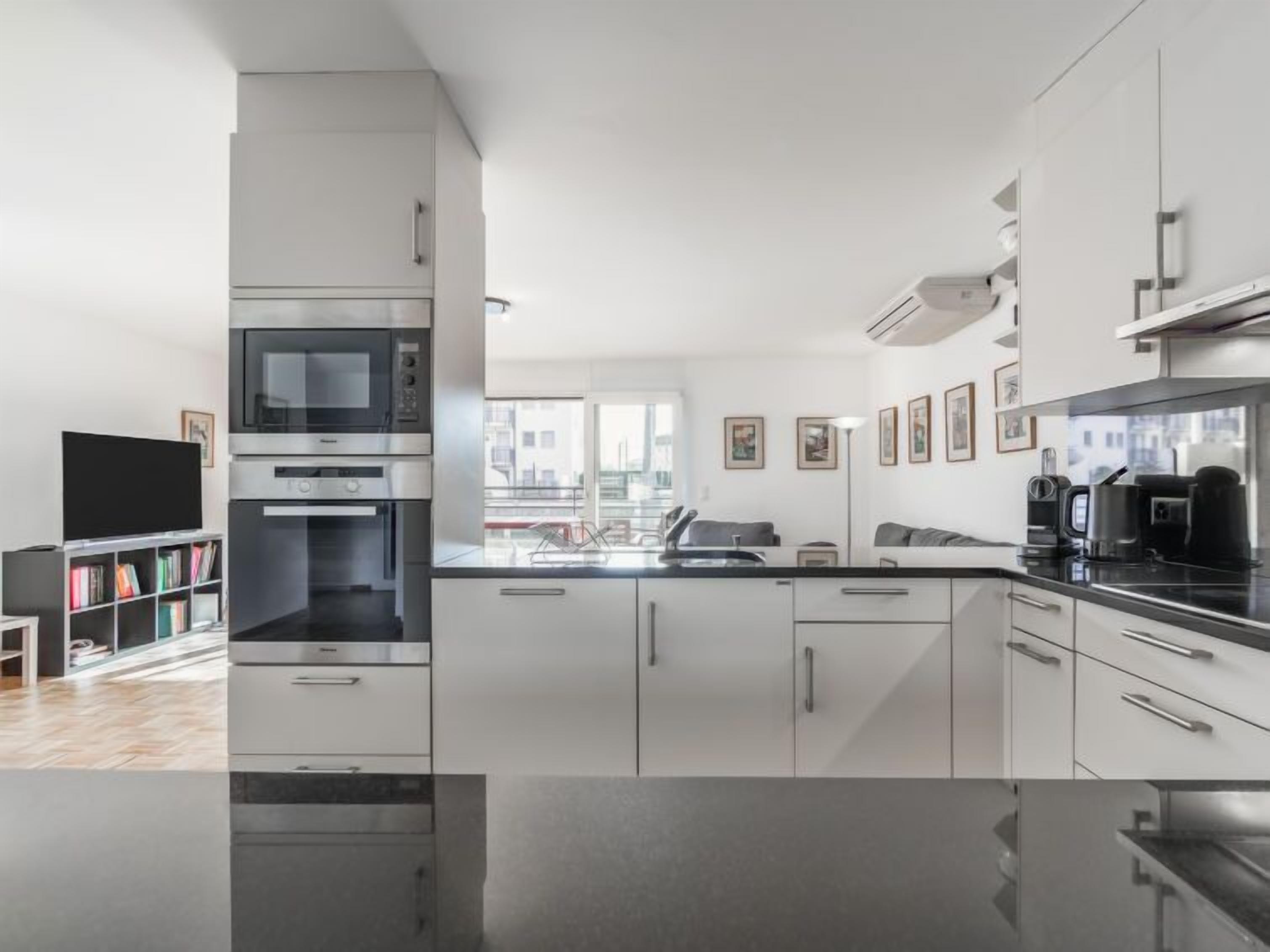 Kühlschrank, Mikrowelle, Ofen, Geschirrspüler