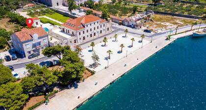 Increíble casa en Slano con cocina.