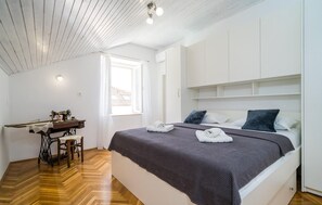 6 quartos, berço de viagem, Wi-Fi de cortesia, roupa de cama