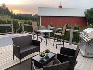 Outdoor dining - Wounded Knee Ranch at the Red Hills. Full separate and private suite with deck (Newberg)