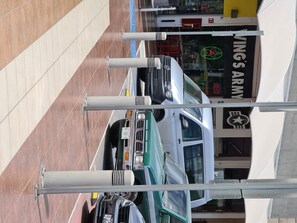 Estacionamiento en la propiedad 