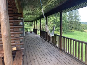 Terrace/patio - Lake View Log Cabin with amazing views (Hancock)