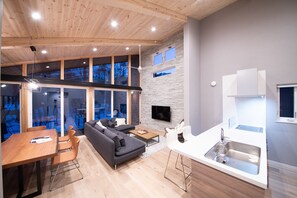 Chalet | Living area | 55-inch Smart TV with digital channels, TV, Netflix - Cherrywoods Place (Hakuba)