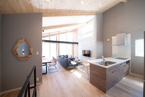Chalet | Private kitchen | Full-size fridge, microwave, stovetop, dishwasher - Cherrywoods Place (Hakuba)