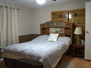 3 habitaciones, escritorio, tabla de planchar con plancha y wifi gratis 