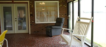 3 bed 2 bath Home 11 miles from Atlantic Ocean