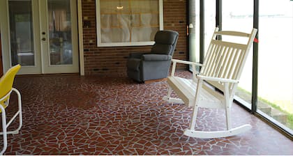 3 bed 2 bath Home 11 miles from Atlantic Ocean