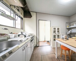 Shared fridge, microwave - Guest House MEETS Okayama (Okayama)
