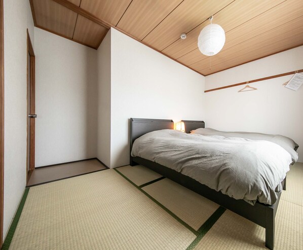 Twin Room, Non Smoking, Shared Bathroom | Free WiFi, bed sheets - Guest House MEETS Okayama (Okayama)