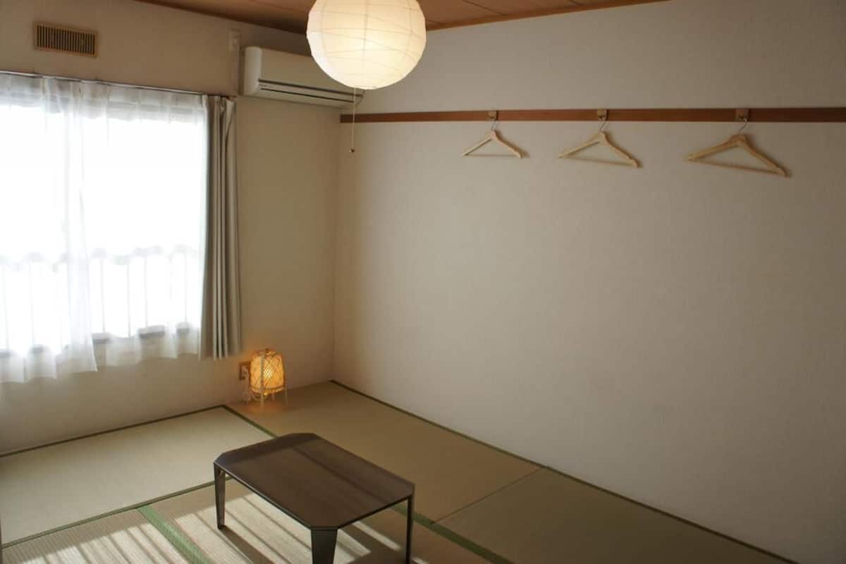 Economy Triple Room, Non Smoking, Shared Bathroom | Free WiFi, bed sheets