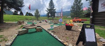 Waffle Cottage Bed & Breakfast ❤ FREE Minigolf ❤ Hot Tub ❤ Fenced Yard