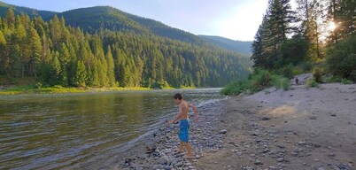 Waffle Cottage Bed & Breakfast ❤ FREE Minigolf ❤ Hot Tub ❤ Fenced Yard