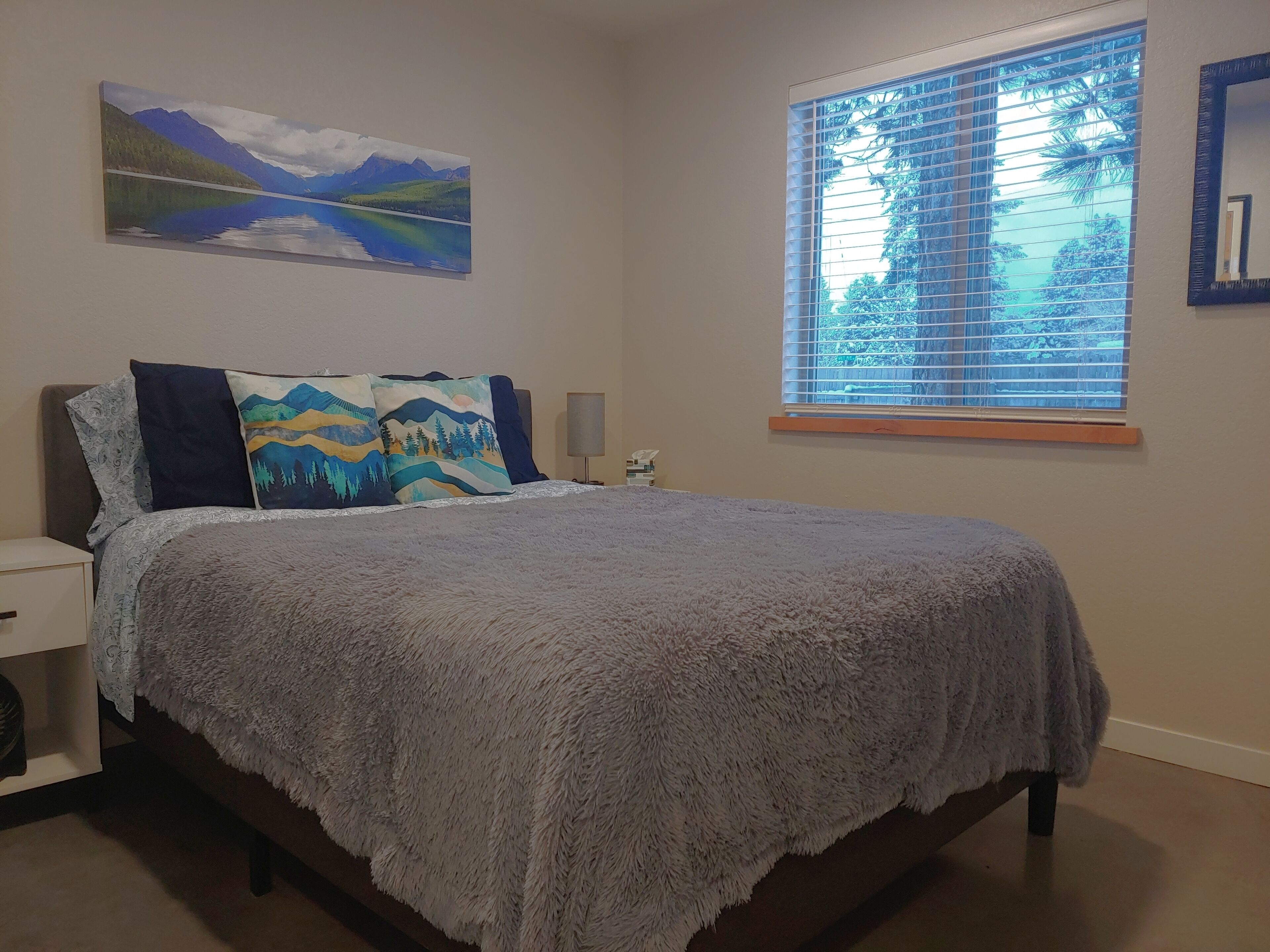 3 habitaciones, tabla de planchar con plancha y cuna de viaje 