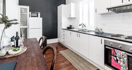 70 On Mortimer "Black Cockatoo Room" is a self contained 1 bedroom unit