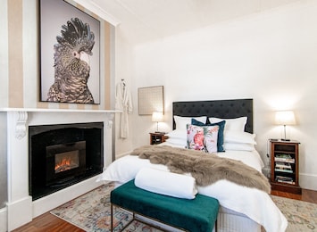 The Black Cockatoo Room