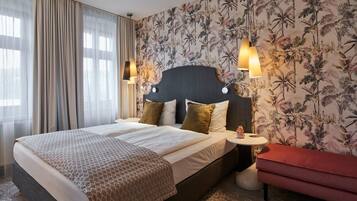 1 bedroom, desk, WiFi, bed sheets