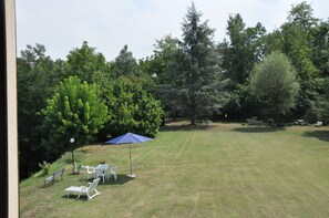 Terrace/patio - B&B CASA SASSOLO 1713 IN THE HILLS OF BOLOGNA (Monte San Pietro)