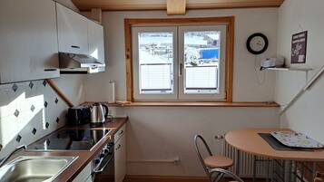 Fridge, microwave, oven, coffee/tea maker