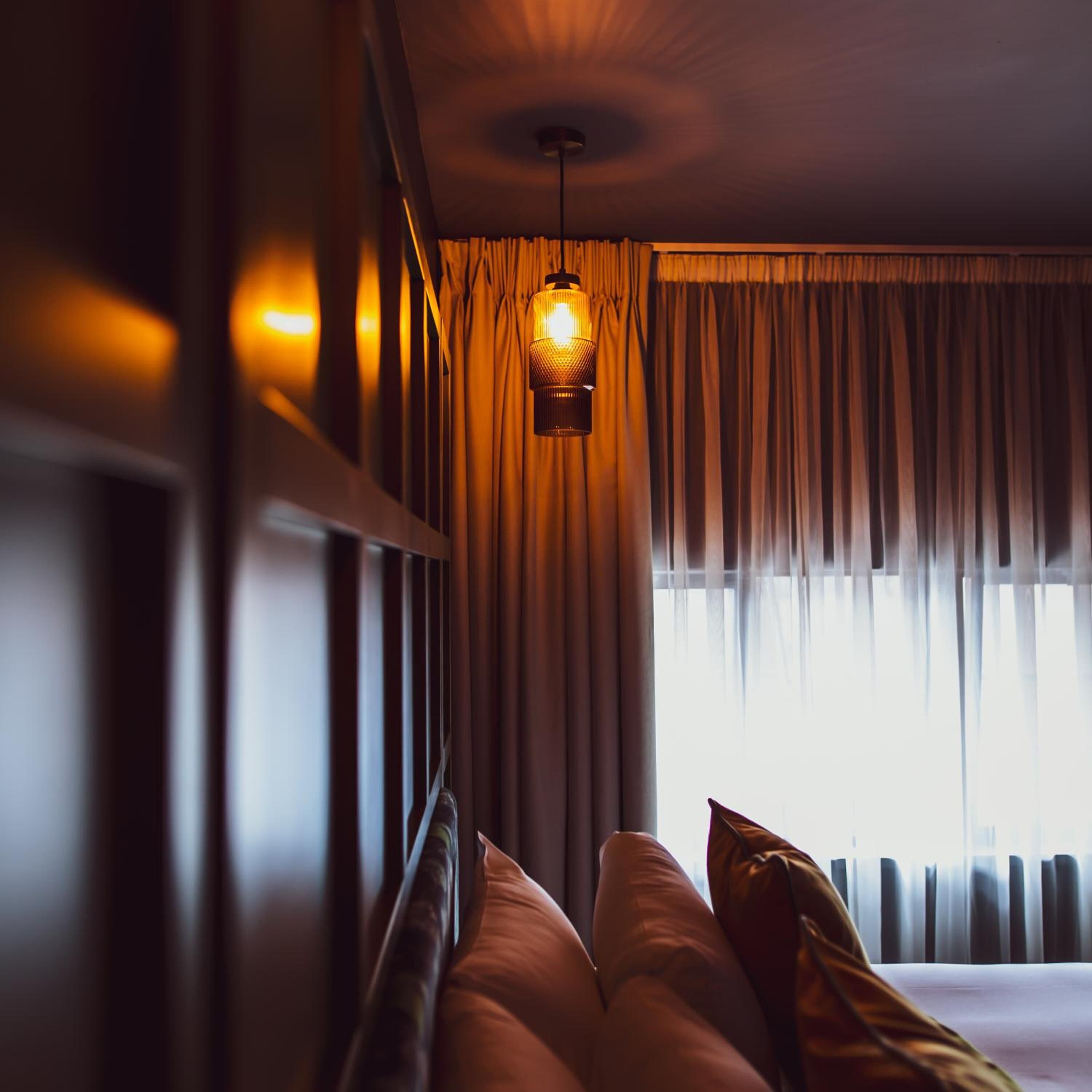 1 bedroom, premium bedding, desk, laptop workspace