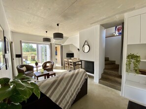 Family House (4-6 pers) | Living area | Table tennis, books