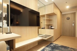 Premium bedding, minibar, in-room safe, desk - Louis Kienne Hotel Cikarang (Cikarang)