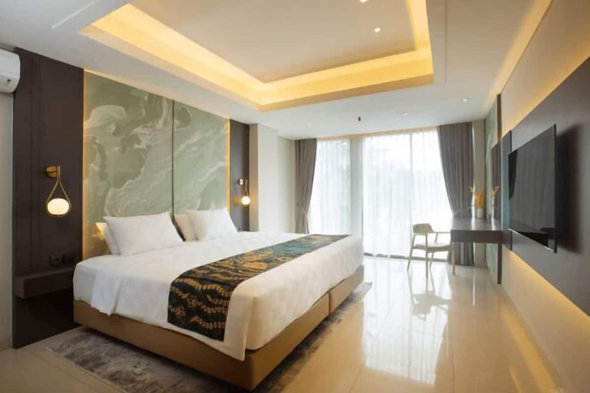 Roupas de cama premium, frigobar, cofres nos quartos, escrivaninha